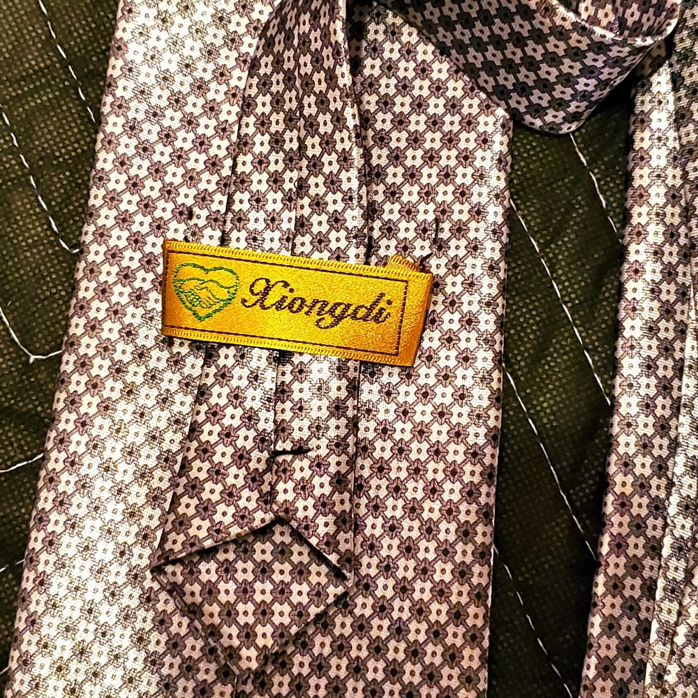 100% silk Silver Print Men's Tie